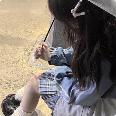 夫妻吵架狗都不理，而查理笑了